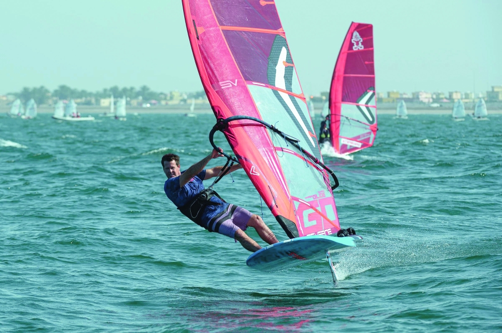 Formula Windsurfing Foil Class فئة الفورميلا فويل (1)