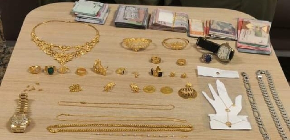 The stolen jewellery and money 