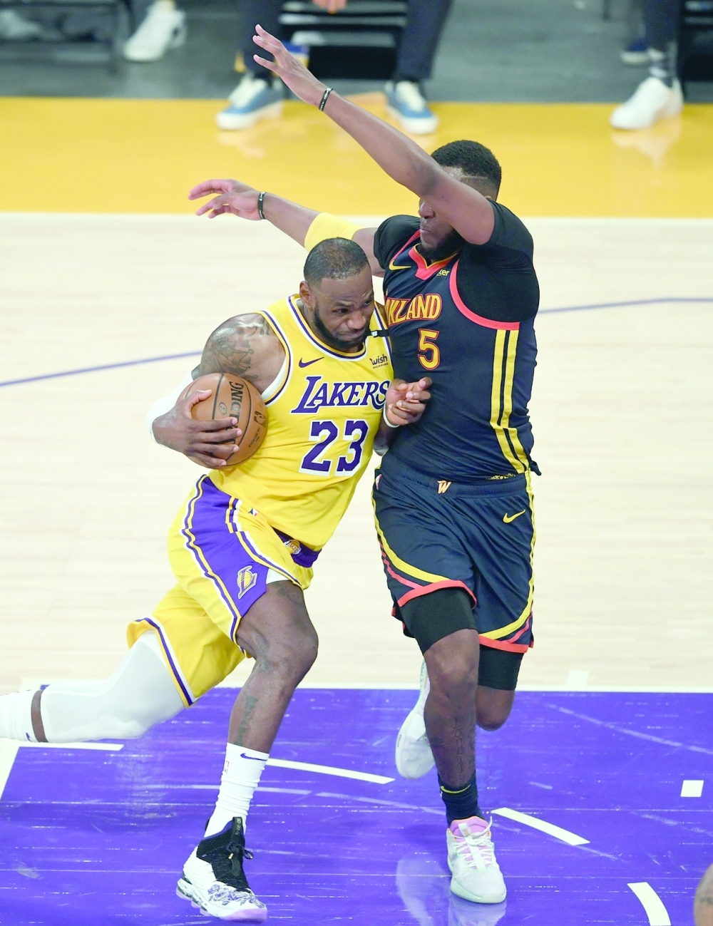 Golden State Warriors' Kevon Looney (5) defends Los Angeles Lakers' LeBron James (23) under the basket at Staples Center. -- USA Today Sports
