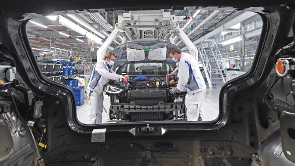 20-US-manufacturing-accelerates