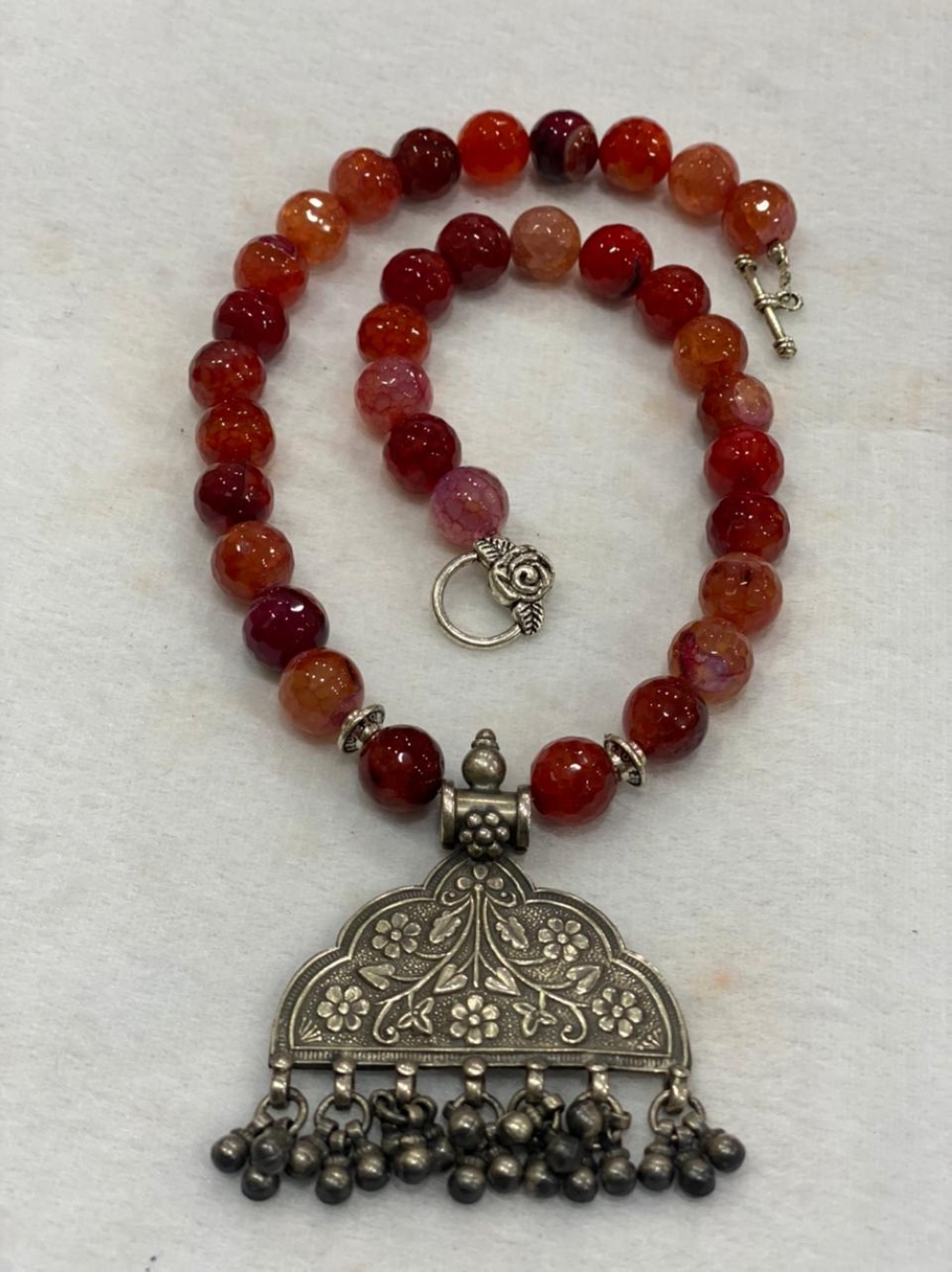 Natural agate with Arabic style pendant