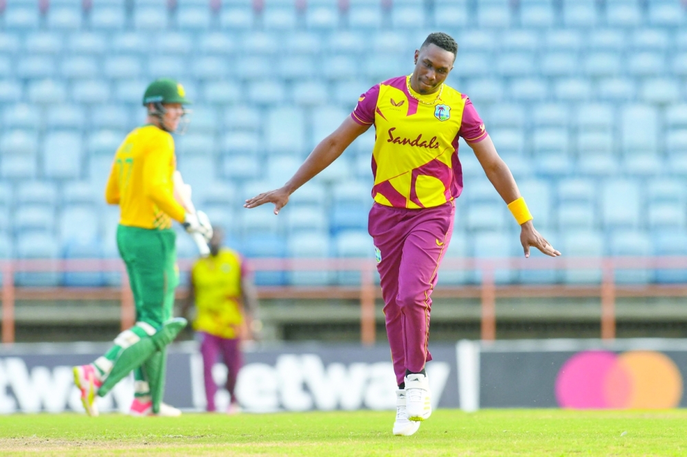 Dwayne Bravo (R) of West Indies celebrates the dismissal of George Linde (L) of South Africa. -- AFP