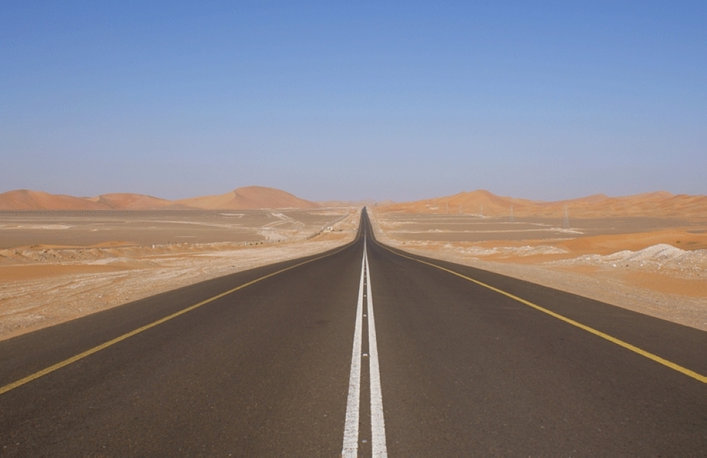 Work on the road linking Oman directly with Saudi Arabia in final stages
