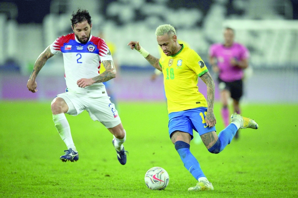 Chile's Eugenio Mena (L) and Brazil's Neymar vie for the ball. -- AFP