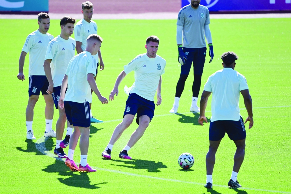 Spain's defender Aymeric Laporte (C) attends Spain's MD-1 training session at the Ciudad del Futbol in Las Rozas near Madrid on July 5, 2021 on the eve of their UEFA EURO 2020 championship semi-final football match against Italy.  / AFP / JAVIER SORIANO

