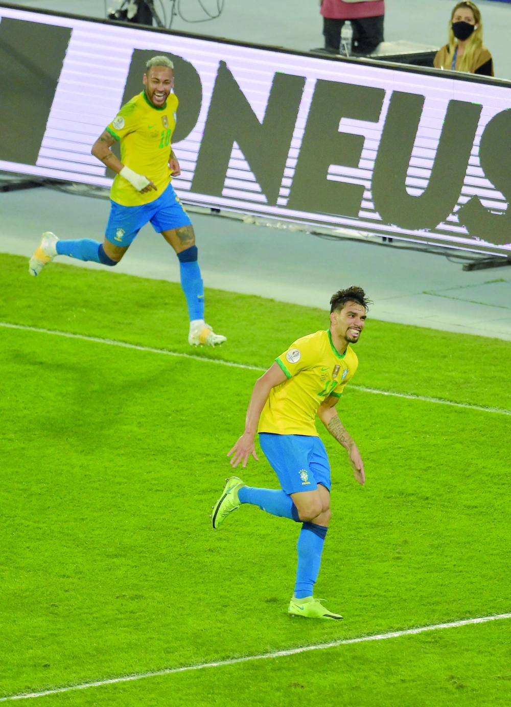 Brazil's Lucas Paqueta (R) celebrates next to Brazil's Neymar after scoring against Peru. -- AFP