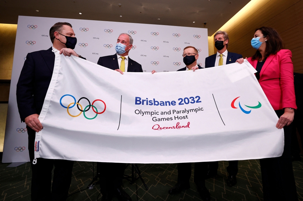 (L-R) Lord Mayor of Brisbane Adrian Schrinner, Australian Senator Richard Colbeck, President of Australian Olympic Committee John Coates, three-time Olympic gold medalist James Tomkins and Premier of Queensland Annastacia Palaszczuk, attend a press conference in Tokyo. -- AFP