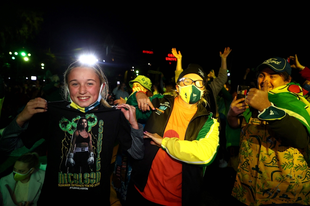 Spectators celebrate in Brisbane. -- AFP