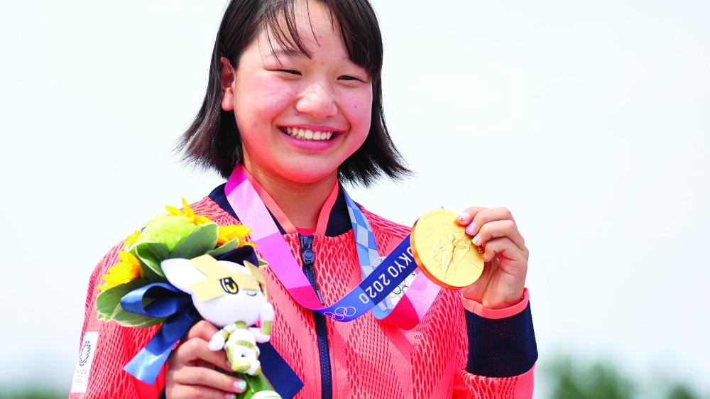 Momiji Nishiya of Japan poses with her gold medal. -- Reuters
