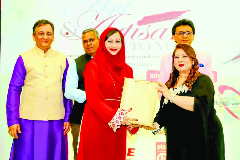DR HAFSA AT ART EXPO IN DUBAI (2)