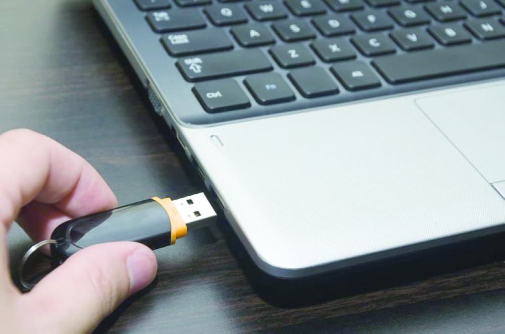 flashdrive-remove_jzad