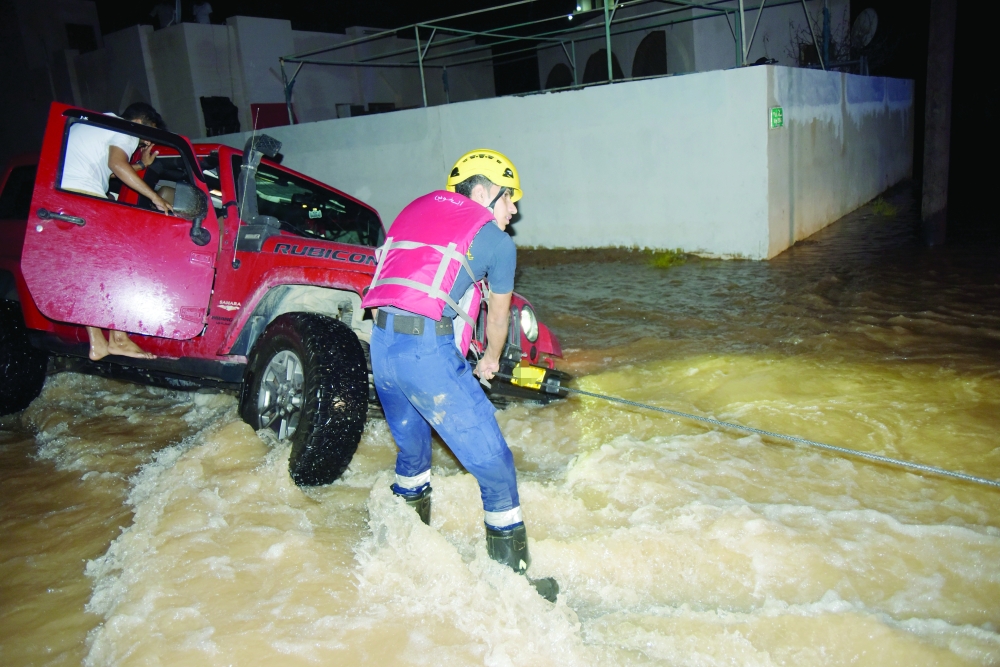 جهود-هيئة-الدفاع-المدني-والإسعاف3