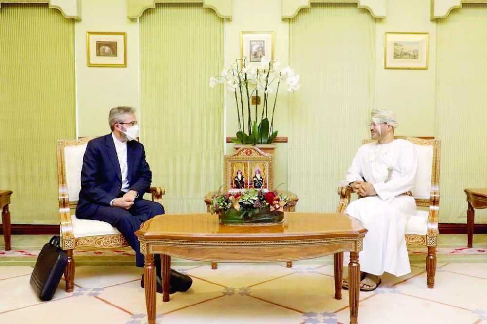 Foreign Minister Receives Iranian Deputy Foreign Minister for Political Affairs