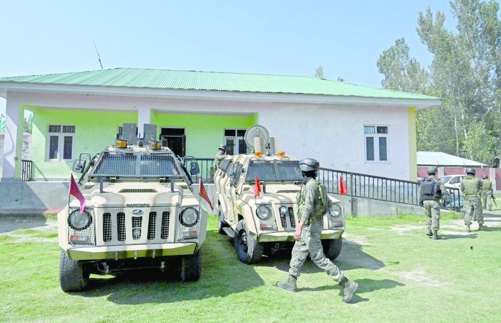 Paramilitary troops stand guard at a government-run school on the outskirts of Srinagar. -- AFP

