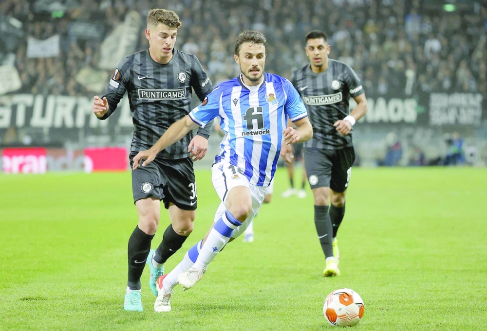 Sturm Graz's Ivan Ljubic (L) and Real Sociedad's Ander Guevara vie for the ball during the UEFA Europa League group B match in Graz. -- AFP