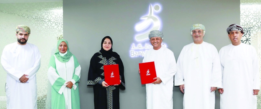 BankDhofar signs an agreement with Dar Al Atta’a