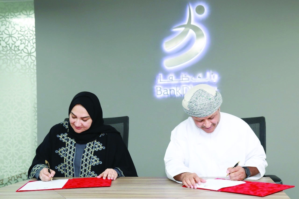 BankDhofar signs an agreement with Dar Al Atta’a22