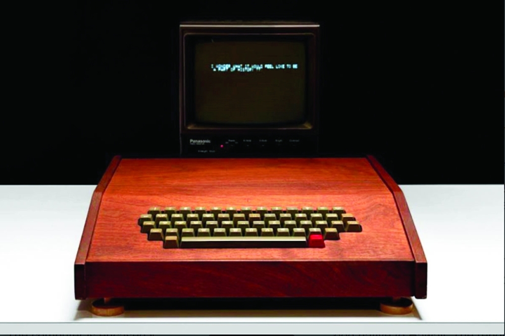 Original Apple computer built by Jobs and Wozniak sells for $400k ...