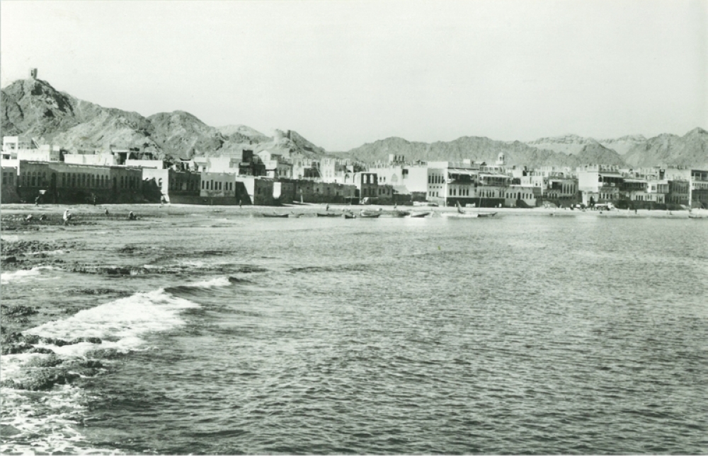 Sur-al-Lawati-on-Muttrah-waterfront-in-1950s