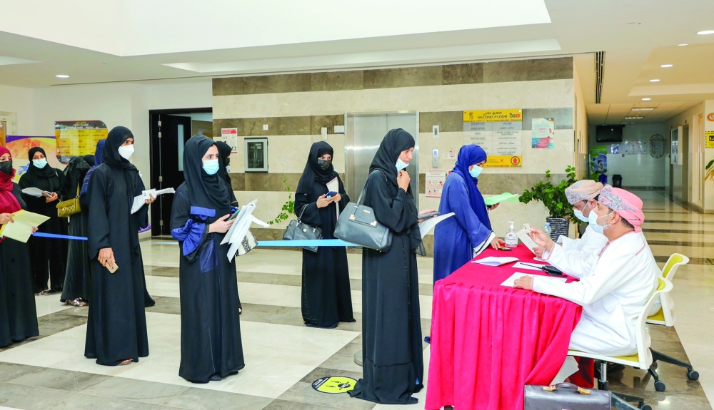 The employment opportunities are open for holders of Bachelor’s degree and post-GED (General Education Diploma). The ministry will open registration for a period of two weeks from the announcement.