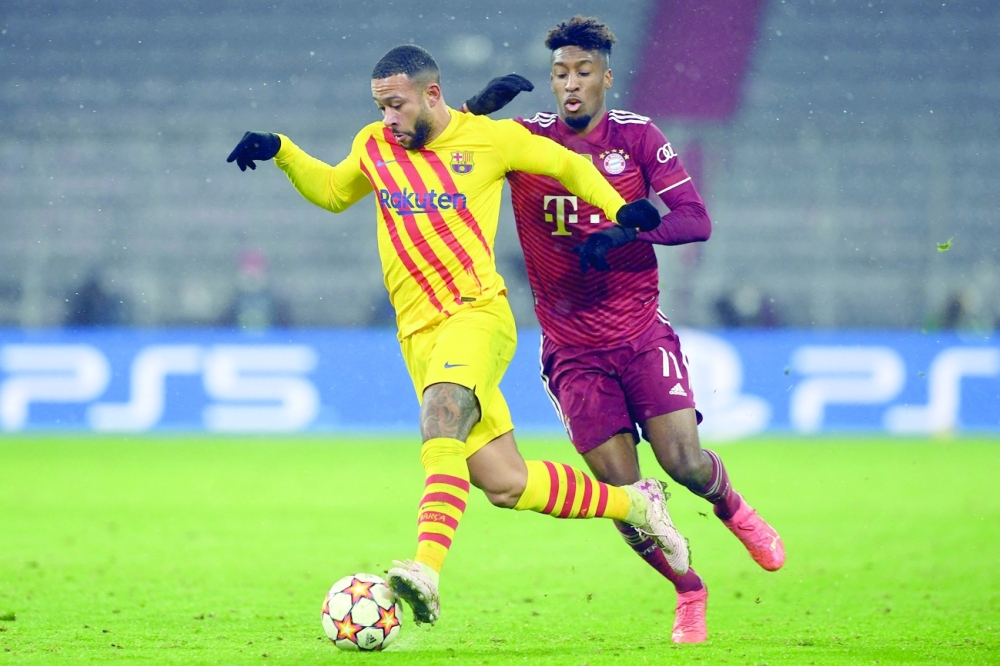 Barcelona's Memphis Depay (L) and Bayern Munich's Kingsley Coman vie for the ball during the UEFA Champions League group E match. -- AFP