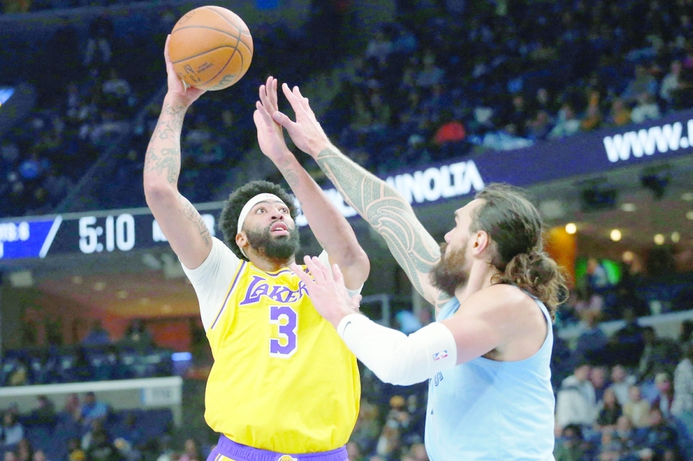 Los Angeles Lakers forward Anthony Davis (3) shoots the ball over Memphis Grizzles center Steven Adams (4) during the first half at FedExForum. -- USA Today Sports
