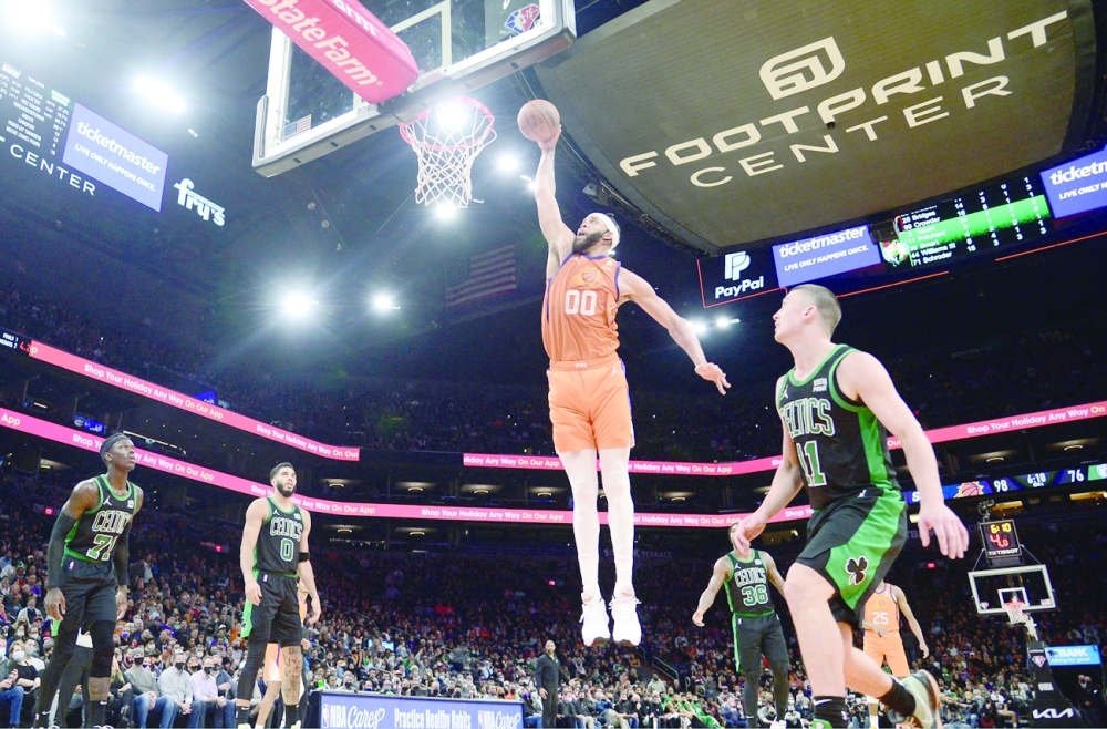 Phoenix Suns center JaVale McGee (00) dunks against the Boston Celtics during the second half at Footprint Center. -- USA Today Sports
