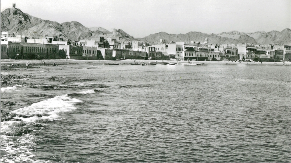 Sur-al-Lawati-on-Muttrah-waterfront-in-1950s