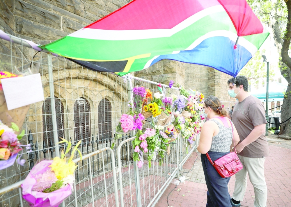 Mourners pay their respects to the late Archishop Desmond Tutu outside St Georges cathedral in Cape Town. -- Reuters