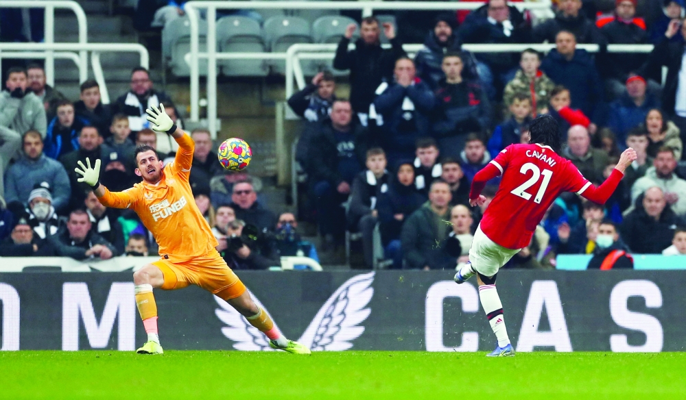 Soccer Football - Premier League - Newcastle United v Manchester United - St James' Park, Newcastle, Britain - December 27, 2021 Manchester United's Edinson Cavani has his shot saved by Newcastle United's Martin Dubravka Action Images via Reuters/Lee Smith EDITORIAL USE ONLY. No use with unauthorized audio, video, data, fixture lists, club/league logos or 'live' services. Online in-match use limited to 75 images, no video emulation. No use in betting, games or single club /league/player publications.  Please contact your account representative for further details.
