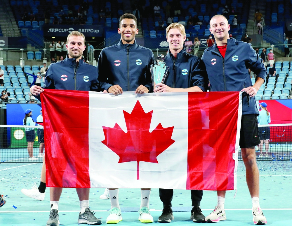 Canada's Steven Diez, Felix Auger-Aliassime, Denis Shapovalov and Brayden Schnur pose with the trophy and their national flag. --  Reuters