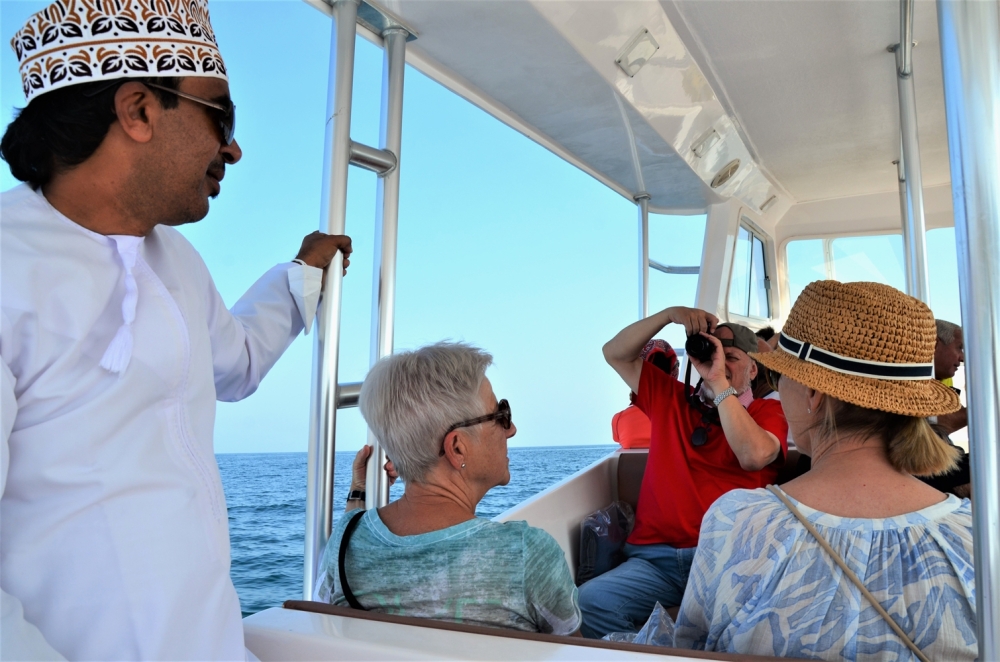 Dhow-ride-on-Muscat-waters-(1)