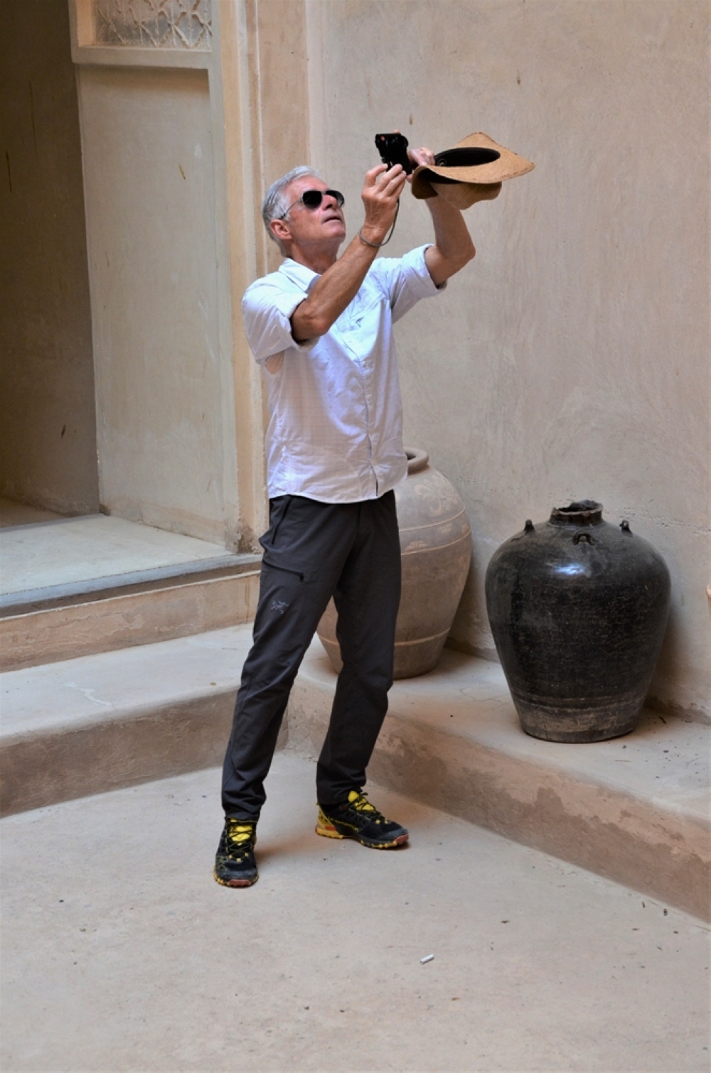 Tourist-at-Jabreen-Castle