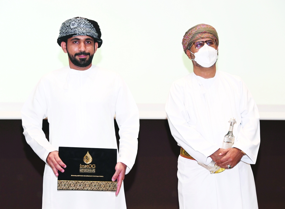 معهد-عُمان-للنفط-والغاز-يحتفل-بتخريج-٧٠-من-خريجي-برنامجي-الهندسة