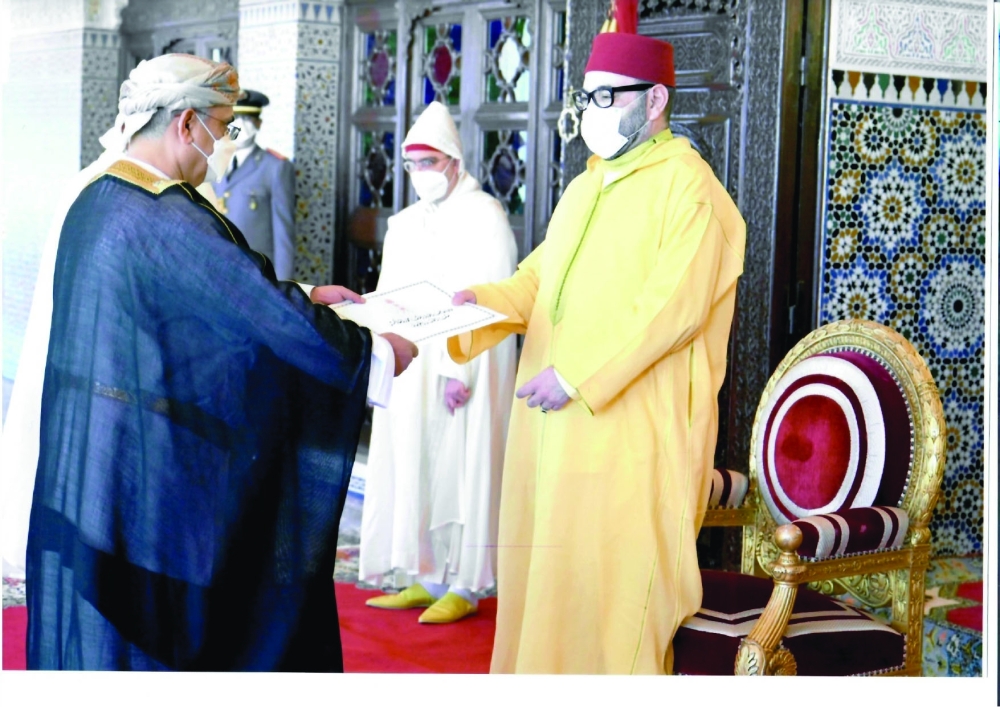 سفير-سلطنة-عمان-يقدم-أوراق-اعتماده-لملك-المملكة-المغربية