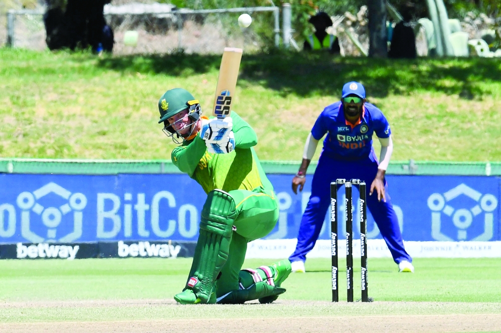 South Africa's Rassie van der Dussen (L) watches the ball after playing a shot during the first one-day international (ODI) cricket match between South Africa and India at Boland Park in Paarl on January 19, 2022. (Photo by RODGER BOSCH / AFP)

