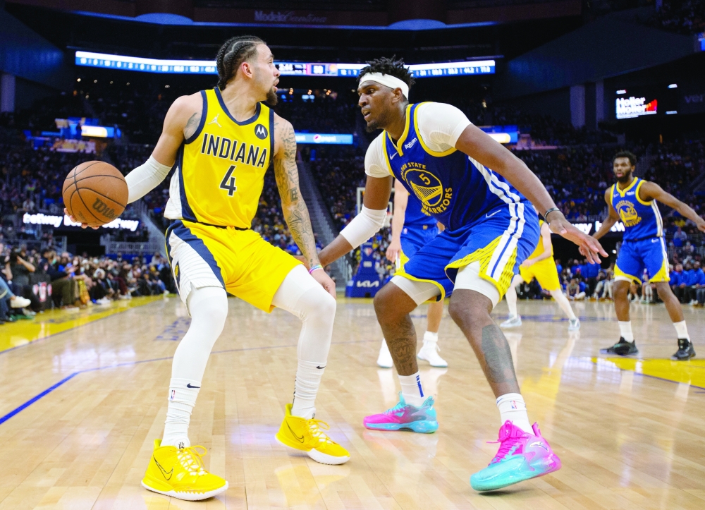 Indiana Pacers guard Duane Washington Jr. looks for an open teammate around Golden State Warriors forward Kevon Looney (5) during the second quarter at Chase Center. -- USA Today Sports
