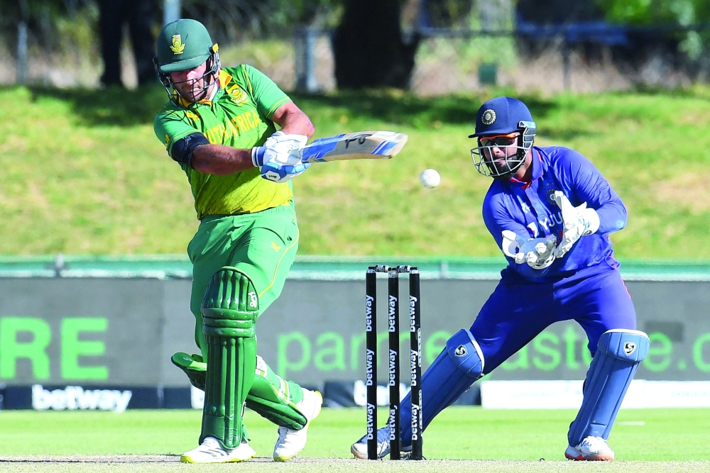 South Africa's Janneman Malan (L) plays a shot as India's wicketkeeper Rishabh Pant looks on during the second ODI in Paarl. -- AFP