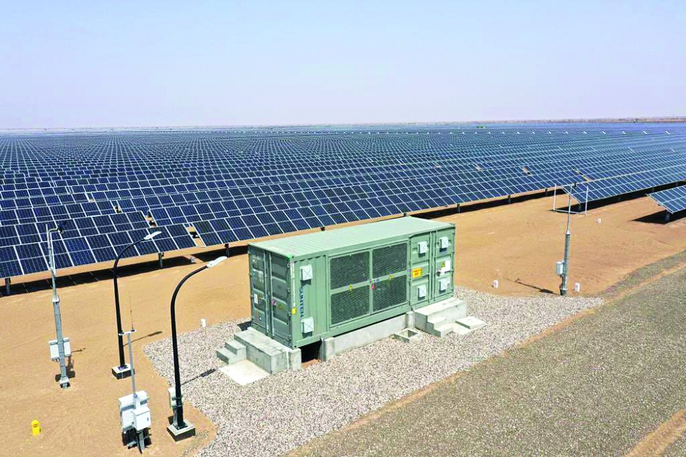 افتتاح-مشروع-عبري-للطاقة-الشمسية-أكبر-مشروع-للطاقة-المتجددة-في-سلطنة-عُمان3