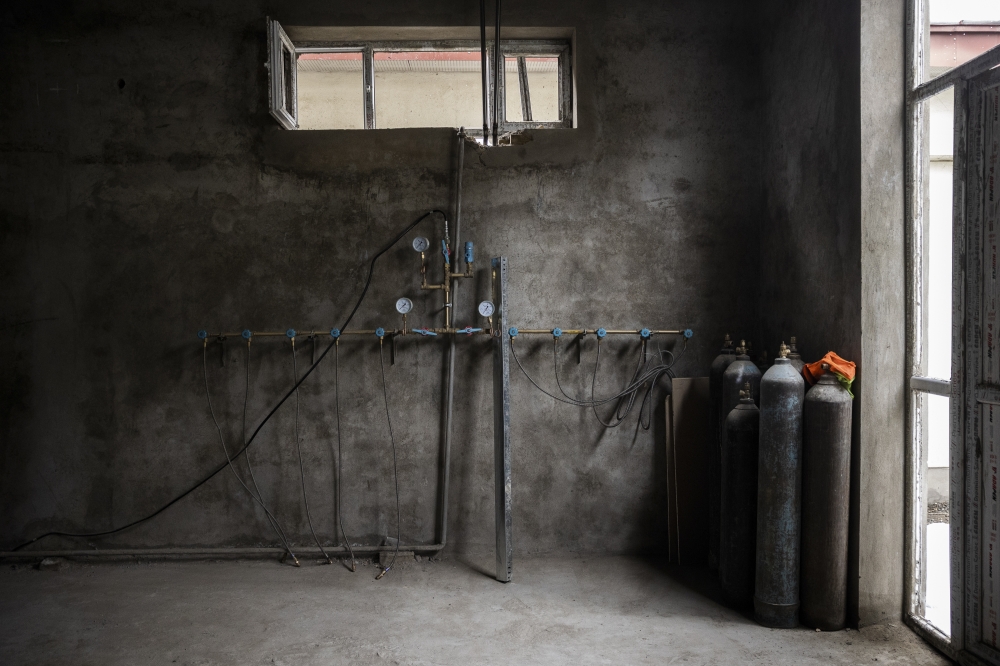 A malfunctioning oxygen supply at the Afghan-Japan Communicable Disease Hospital in Kabul, Afghanistan, Jan. 17, 2022. (Jim Huylebroek/The New York Times)