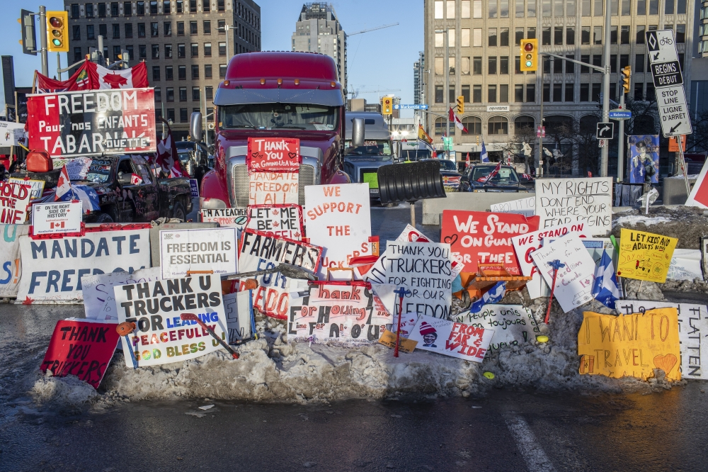 Protesters and their supporters jam Ottawa, Ontario, Feb. 13, 2022. (Brett Gundlock/The New York Times)