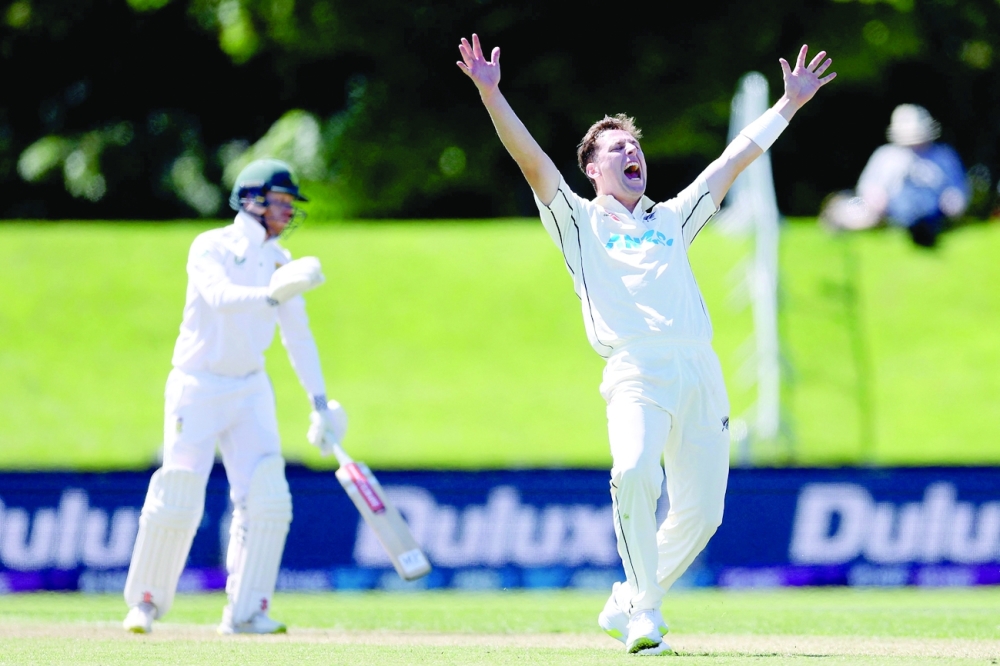 New Zealand's Matt Henry (R) shouts a successful appeal against South Africa's Kyle Verreynne during day one of the first Test at Hagley Oval in Christchurch. -- AFP