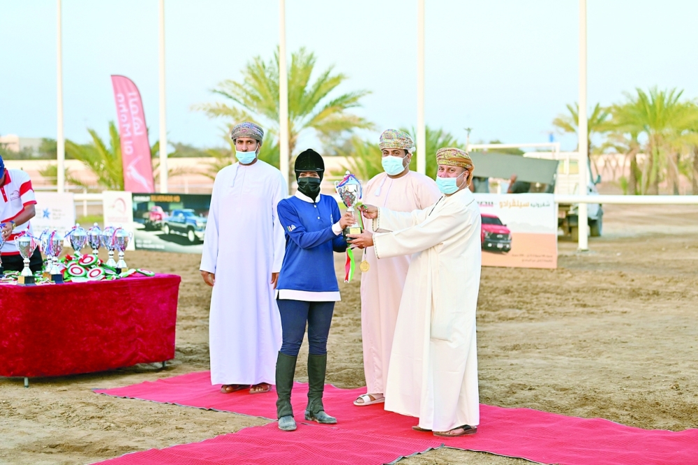 tent pegging Shield4