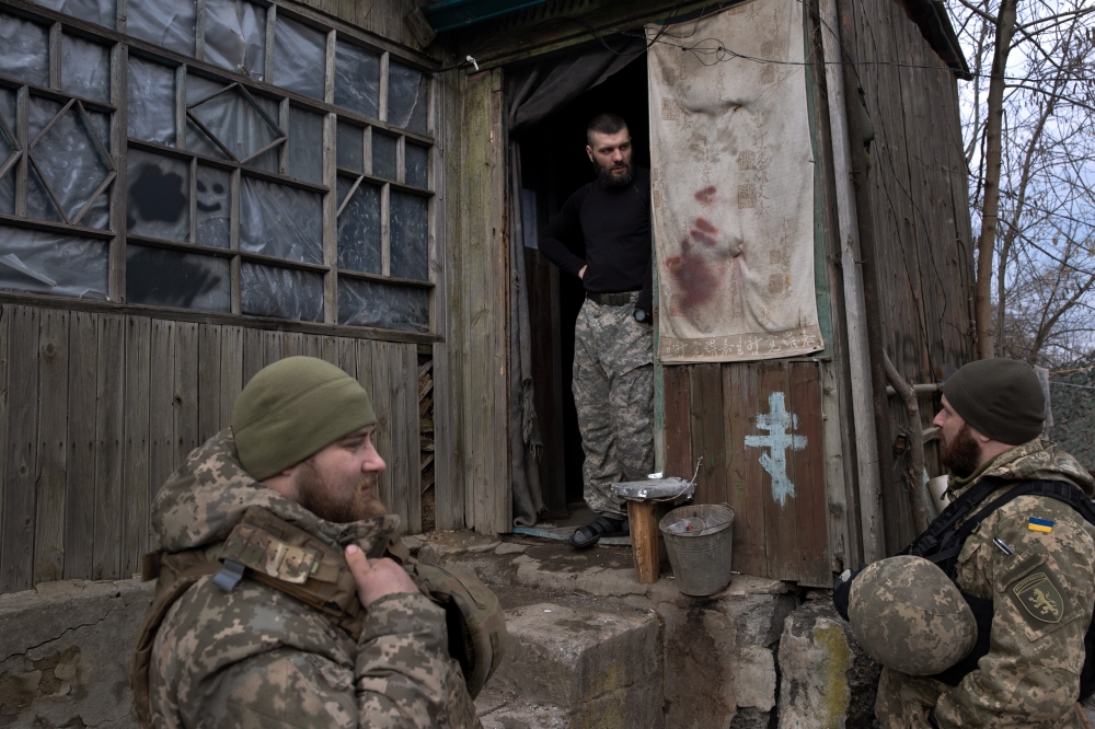Ukrainian soldiers at a front line position near Katerynivka, in eastern Ukraine, on Wednesday, Feb. 16, 2022. (Tyler Hicks/The New York Times)
