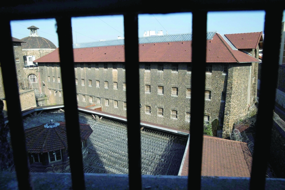 (FILES) This file photo taken on September 10, 2014 shows the Sante prison in Paris.  Former French model agent Jean-Luc Brunel, accused of rape by several former models, was found hanged in his cell in Paris' Sante prison during the night of February 18, 2022, AFP reports. (Photo by Jo? SAGET / AFP)
