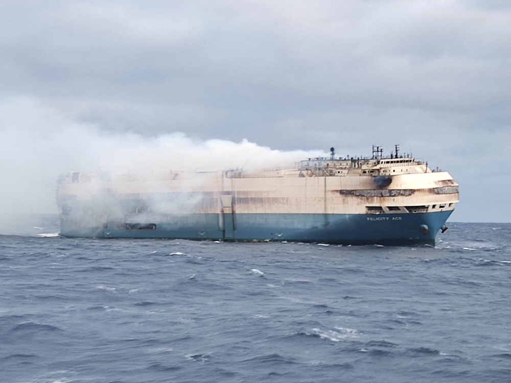  Ship Felicity Ace burns more than 100 km from the Azores island
