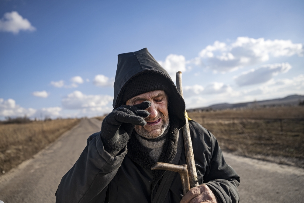 Nikolai Davidenko, 82, weeps as he speaks about the need for peace near the line of contact between Ukraine and Russian-backed separatists near the village of Vrubivka, Ukraine, Feb. 21, 2022. (Lynsey Addario/The New York Times)