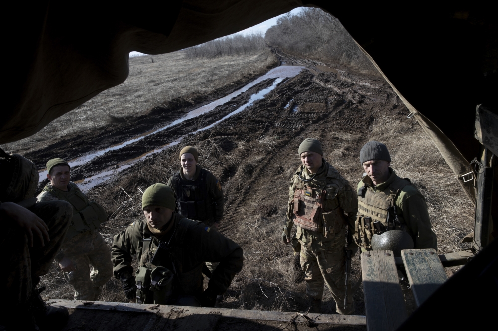Ukrainian soldiers at a front line position, which has come under recent mortar attack, in Novozvanivka, Ukraine, Feb. 21, 2022. (Tyler Hicks/The New York Times)