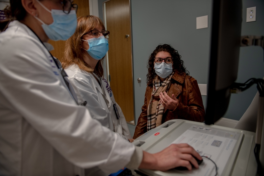 A patient with a doctor at NYUs Long Covid Clinic in New York, Oct. 28, 2021.