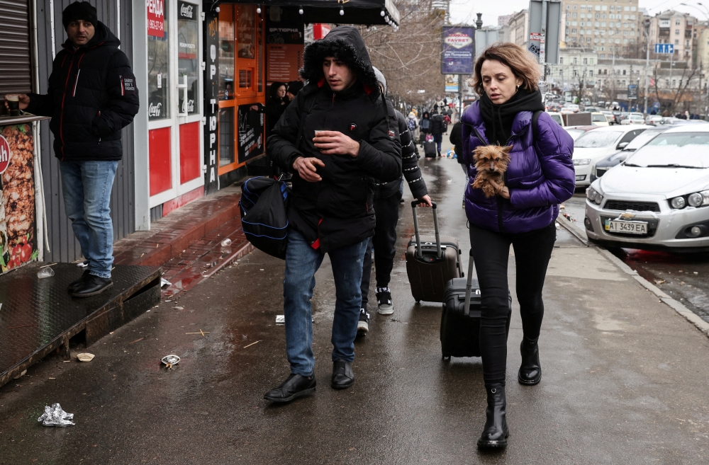 People arrive to board an evacuation train at Kyiv central train station